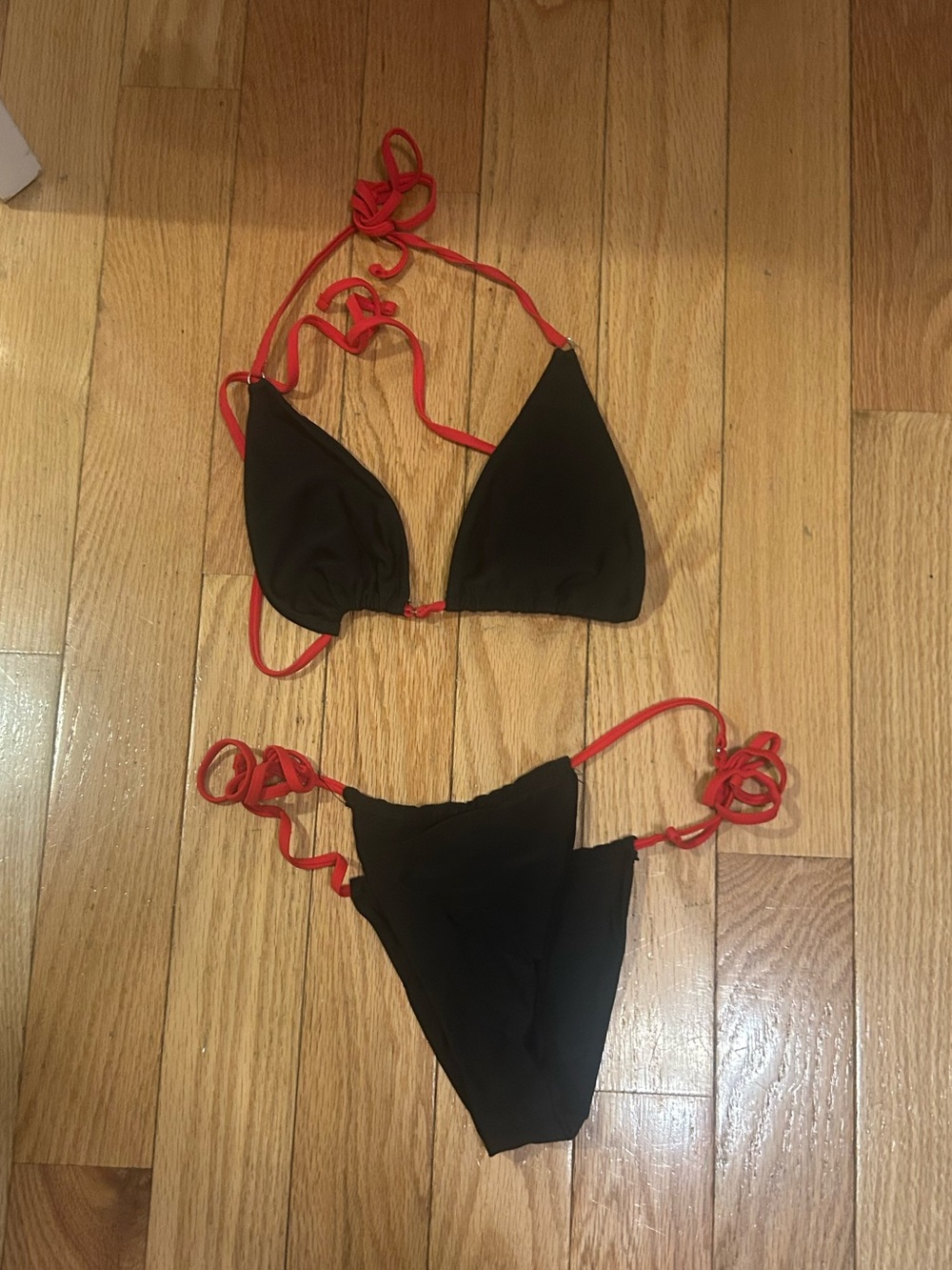 Black/red bikini